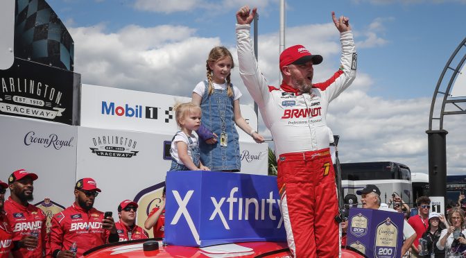 Featured image for Preview: Sport Clips Haircuts VFW Help A Hero 200 at Darlington Raceway